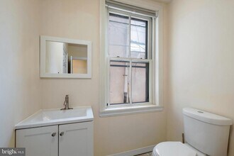 2212 Fairmount Ave in Philadelphia, PA - Building Photo - Building Photo