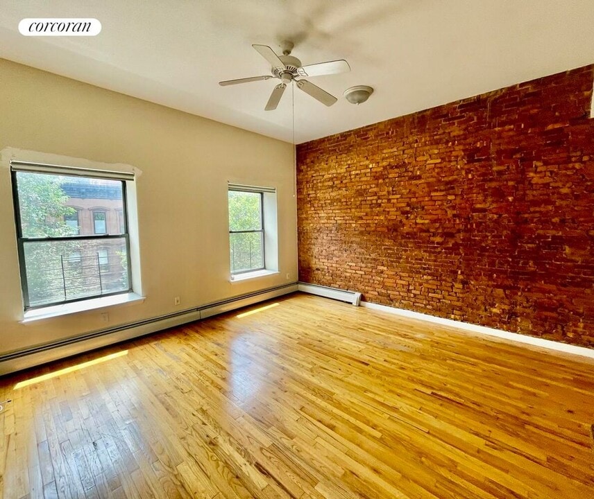 25 E 126th St in New York, NY - Building Photo