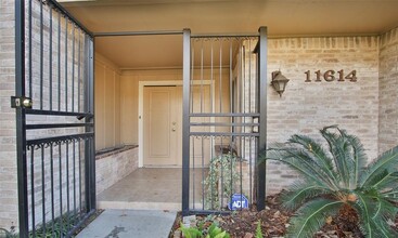 11614 Village Pl Dr-Unit -337 in Houston, TX - Building Photo - Building Photo