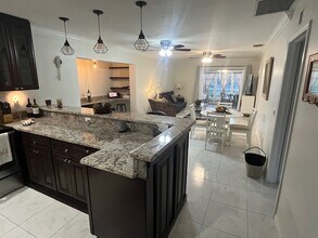 1490 Memoli Ln in Ft. Myers, FL - Foto de edificio - Building Photo