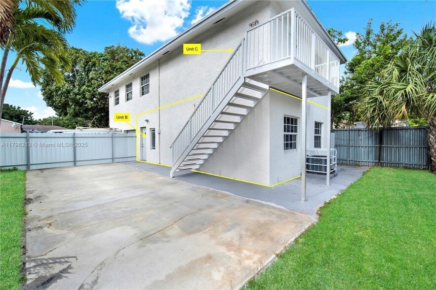 10410 NW 28th Ave in Miami, FL - Building Photo