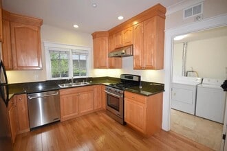 1705 Palm Ave in San Mateo, CA - Building Photo - Building Photo