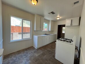 8961 Woodale Ave in Los Angeles, CA - Building Photo - Building Photo
