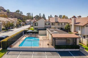 1182 Via Loma Vis in El Cajon, CA - Foto de edificio - Building Photo