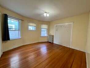 49 Beech Glen St, Unit 2 in Boston, MA - Building Photo - Building Photo