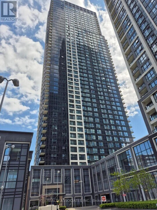 5-4135 Mabelle Ave in Toronto, ON - Building Photo