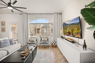 16825 N 14th St in Phoenix, AZ - Foto de edificio - Building Photo