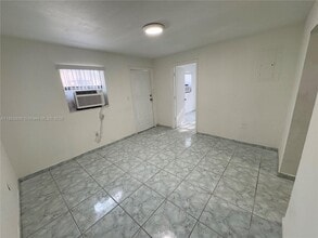 2148 NW 18th Terrace in Miami, FL - Building Photo - Building Photo