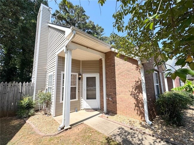 1975 Brittania Cir in Woodstock, GA - Foto de edificio - Building Photo