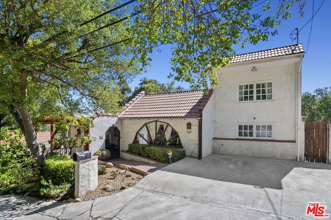 4322 Ensenada Dr in Los Angeles, CA - Building Photo - Building Photo