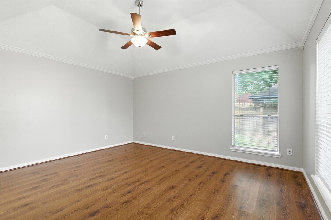5307 Oak Falls Dr in Houston, TX - Building Photo
