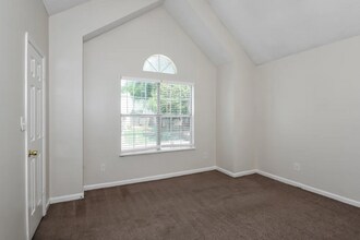 1675 Watercrest Cir in Lawrenceville, GA - Foto de edificio - Building Photo