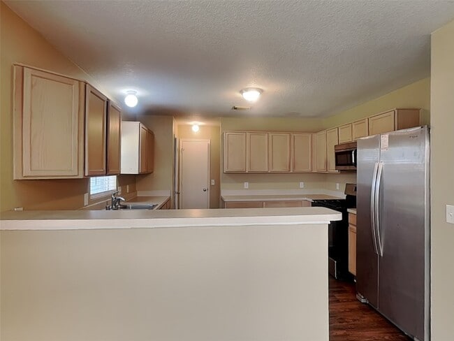 17238 S Summit Canyon Dr in Houston, TX - Building Photo - Building Photo