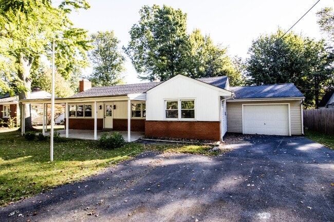 6491 Clearair Dr in Mentor, OH - Building Photo - Building Photo