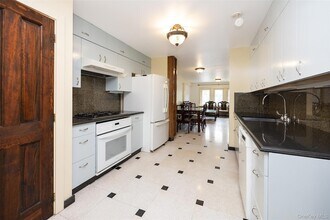 21-63-63 23rd St, Unit 2 in Queens, NY - Building Photo - Building Photo