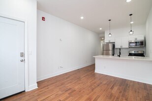 3033 W Diamond St in Philadelphia, PA - Building Photo