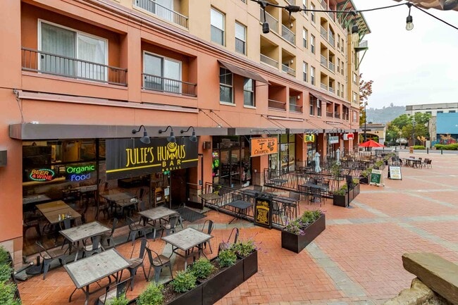 Rafael Town Center Apartments in San Rafael, CA - Building Photo - Building Photo