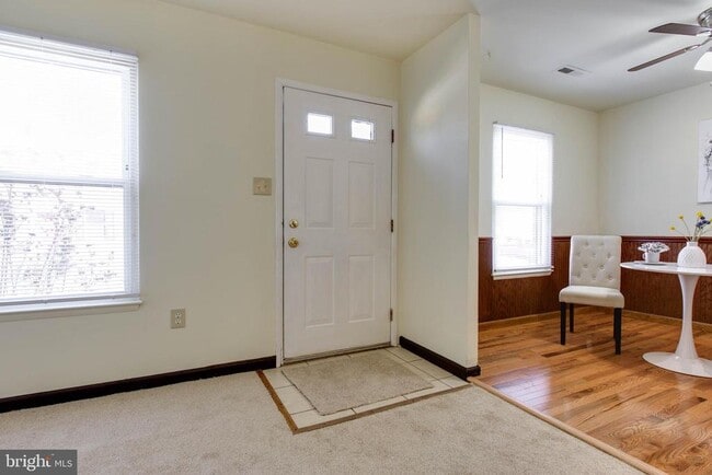 557 W Diamond Ave in Gaithersburg, MD - Building Photo - Building Photo