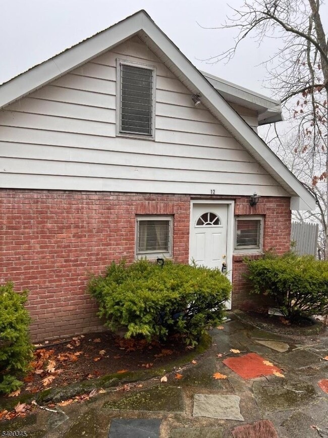 12 Gifford Rd in West Milford, NJ - Building Photo - Building Photo