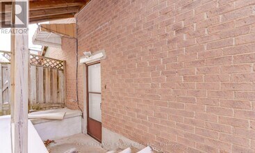 362 Kingsbridge Garden Cir in Mississauga, ON - Building Photo - Building Photo