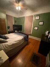 1560 E Irving Plz, Unit Rear lower 2 bdrm in Milwaukee, WI - Foto de edificio - Building Photo