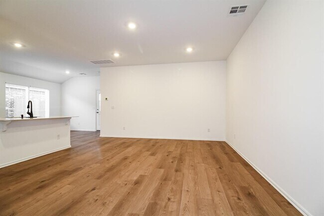 10001 SW 39th St in Mustang, OK - Building Photo - Building Photo