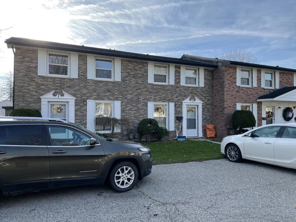 Townhomes of Thames in Ingersoll, ON - Building Photo