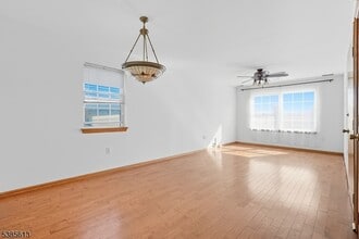 87 Cottage St in Bayonne, NJ - Building Photo - Building Photo