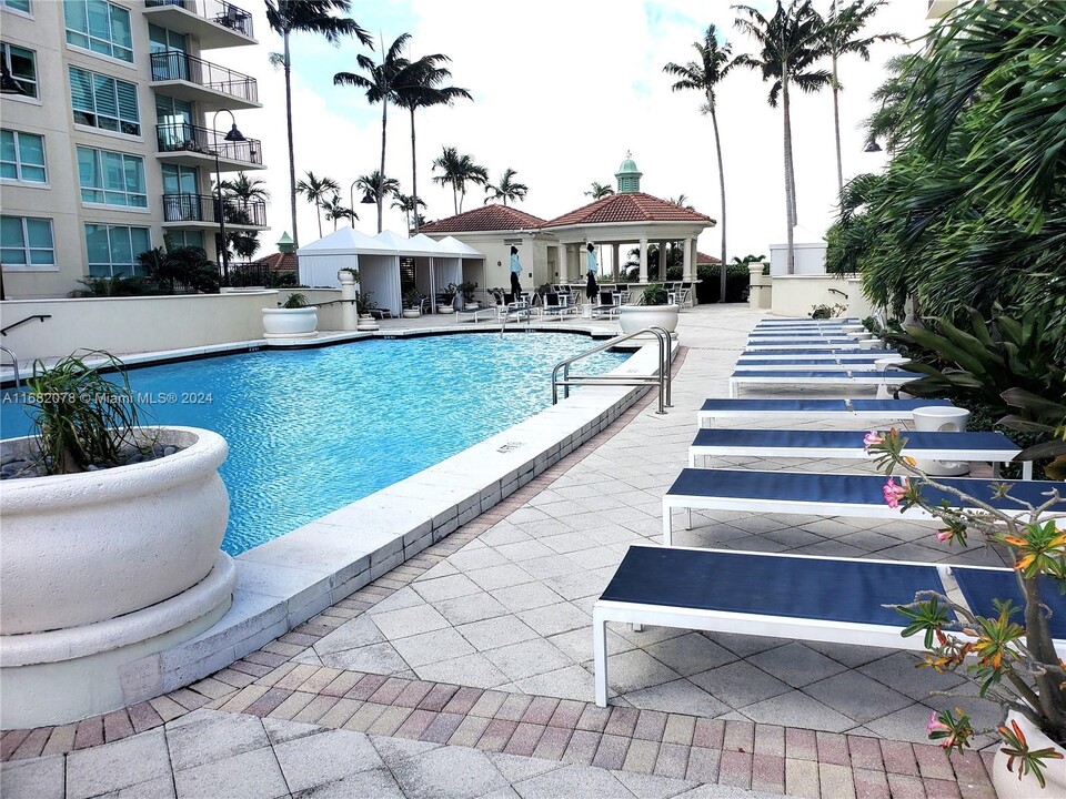 610 W Las Olas Blvd in Fort Lauderdale, FL - Building Photo