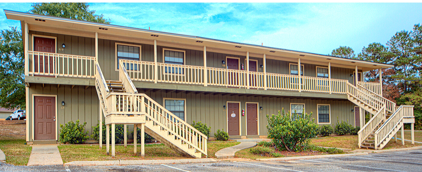 Captains Quarter Apartments in Andalusia, AL - Building Photo