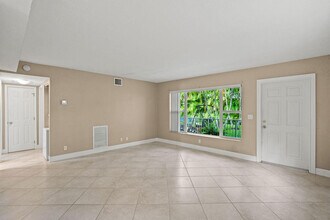 112 Tacoma Ln in West Palm Beach, FL - Building Photo - Building Photo