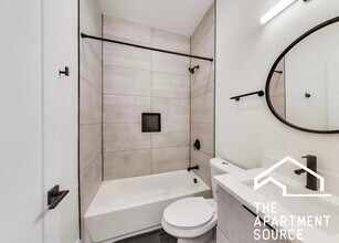 1359 N Rockwell St, Unit 1w in Chicago, IL - Building Photo - Building Photo