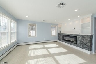 315 Lake Shore Dr in Parsippany Troy Hills, NJ - Building Photo - Building Photo