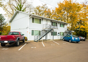 Fifth Avenue Apartments in Albany, OR - Building Photo - Building Photo