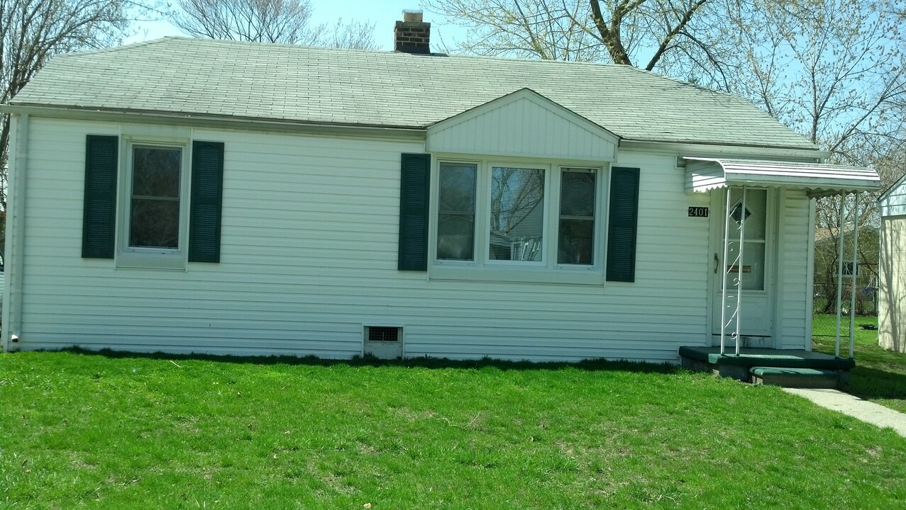 2401 Harris St in Ferndale, MI - Building Photo