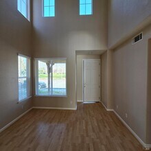 1311 Valley Glen Dr in Dixon, CA - Building Photo - Building Photo