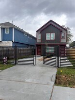 900 Lucky St in Houston, TX - Building Photo