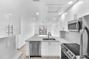 7668 SW 152nd Ave in Miami, FL - Building Photo