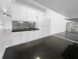 400 Minorca Ave, Unit 1 in Coral Gables, FL - Building Photo