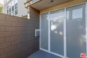 1833 Normandie Ave in Los Angeles, CA - Building Photo - Building Photo