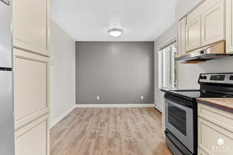 1009 E 9th Ave, Unit B in Anchorage, AK - Foto de edificio - Building Photo