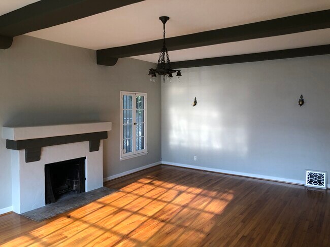 1069 S Crescent Heights Blvd in Los Angeles, CA - Building Photo - Building Photo