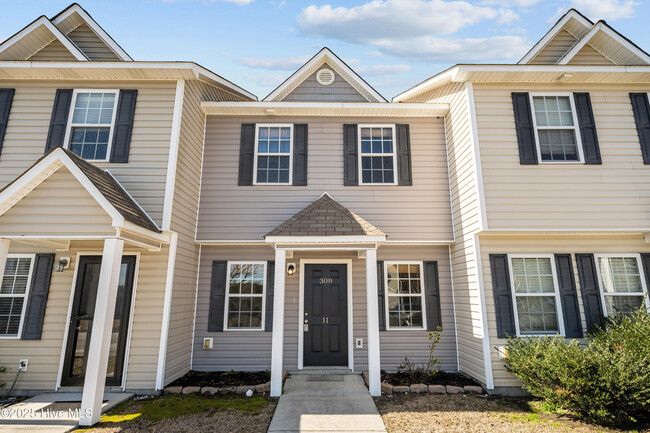 308 Burley Dr in Hubert, NC - Foto de edificio - Building Photo