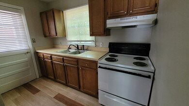 1104 Logan St in Greensboro, NC - Building Photo - Building Photo
