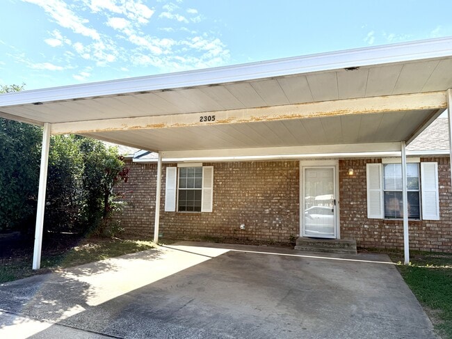 2305 Cimmaron Dr in Ardmore, OK - Foto de edificio - Building Photo