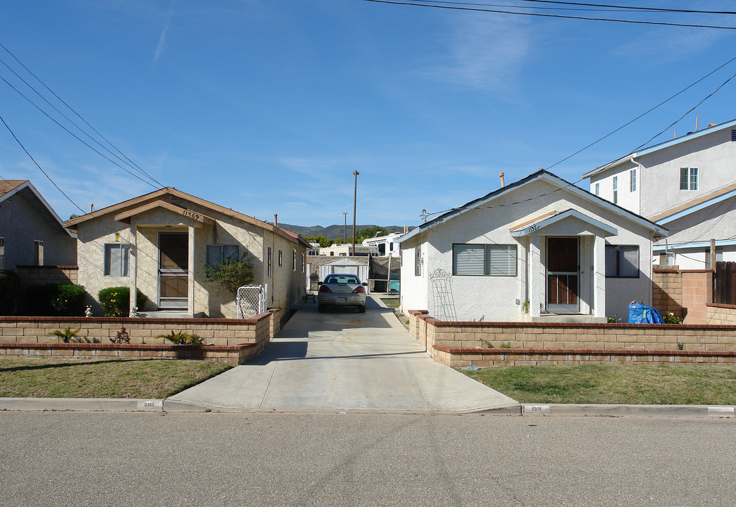 11369-11375 Aster St in Saticoy, CA - Building Photo