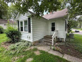 6101 Fontana St in Fairway, KS - Building Photo