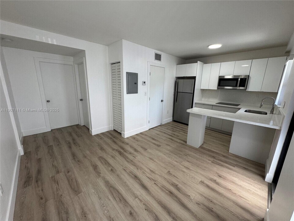 1971 NW 2nd Ct in Miami, FL - Building Photo