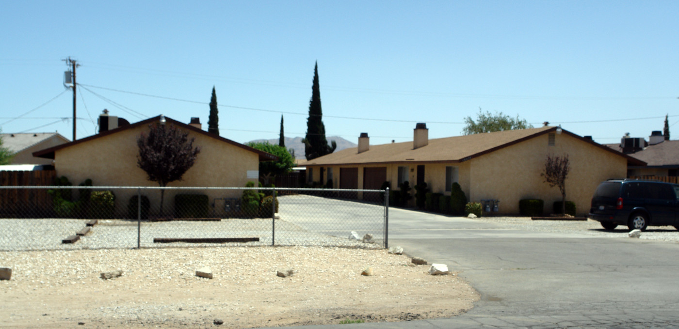 15475 Rancherias Rd in Apple Valley, CA - Building Photo