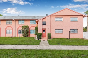 252 SW Monroe Cir N in St. Petersburg, FL - Building Photo